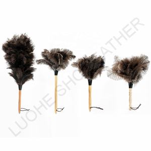 Fabricant Usine Vente en gros Toutes sortes de plumeaux d'autruche naturels teints avec manche en bois antistatique Différents types de plumes - Product Image 3
