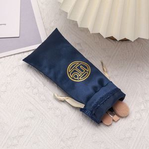 Sac à poussière en satin bleu doux et écologique avec cordon de serrage, personnalisable avec logo, pour bijoux, cadeaux, emballage textile et rangement – Vente en gros - Product Image 6