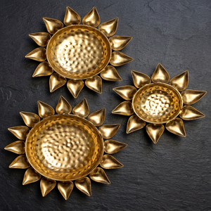 Juego de 3 Portavelas de Latón Dorado con Diseño de Girasol, Soporte Redondo Martillado para Velas de Té, Decoración para el Hogar - Product Image 1
