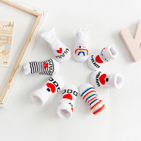 Chaussettes personnalisées mignonnes pour bébés filles garçons Chaussettes douces pour nouveau-nés et tout-petits Chaussettes 3d à rayures et lettres antidérapantes pour bébés