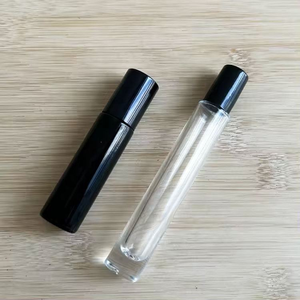Flacon de parfum à bille roulante en verre transparent noir mat épais de 10 ml avec bouchon à bille pour sérum de soin de la peau et huile essentielle - Product Image 1