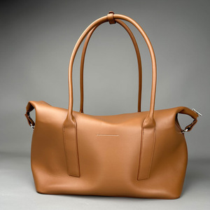 กระเป๋าสะพายเดินทางหนังแท้แบบฟูลเกรน – ผิวเคลือบด้าน |   เหมาะสำหรับการเดินทางและการเดินทางเพื่อธุรกิจ สไตล์ยุโรป - Product Image 1