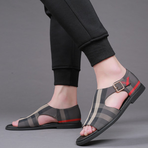 Sandalias de diseñador con punta abierta y decoración de hebilla, pantuflas de moda para hombre, parte superior de PU, suela de goma, entresuela de EVA para verano. - Product Image 4