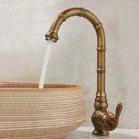 Robinet en laiton sculpté de style européen antique pour évier de cuisine domestique, robinet d'eau chaude et froide rotatif