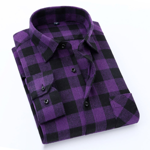 Camisas OEM/ODM <span class=keywords><strong>Chemise</strong></span> personnalisée en flanelle <span class=keywords><strong>noir</strong></span> <span class=keywords><strong>et</strong></span> or à poche unique, style fête noble, col rabattu, manches longues pour hommes - Product Image 4