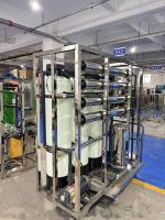 Machine de filtration d'eau RO 1 TPH montée sur skid, certifiée CE, pour l'alimentation en eau centralisée des hôtels, hôpitaux et écoles, installation facile
