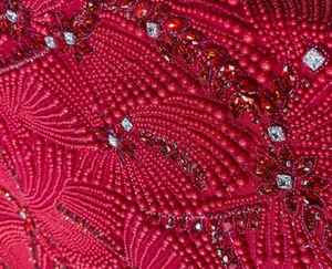 Tissu en dentelle décorative de qualité supérieure avec des accents perlés, parfait pour les bordures de lehenga, les panneaux et les tenues traditionnelles - Product Image 2