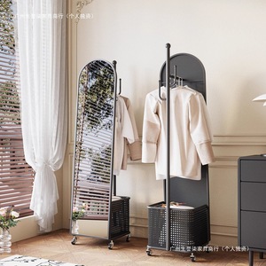 Perchero con espejo de cuerpo entero, giratorio, con cesta de almacenamiento de ropa, diseño minimalista moderno, metálico independiente - Product Image 3