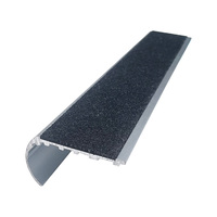 Remise sur les commandes en gros : Nez de marche courbé antidérapant en carbure de silicium, revêtement de marche en aluminium, bordure de marche courbée et arrondie