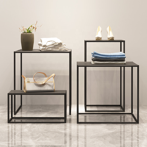 Présentoir d'exposition <span class=keywords><strong>sur</strong></span> piédestal en métal Sculpture <span class=keywords><strong>Mannequin</strong></span> torse présentoir en vente - Product Image 1