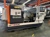 Tour à métaux CNC à banc plat avec mandrin de 250 mm, alésage de broche de 82 mm et système de commande GSK 980TC3