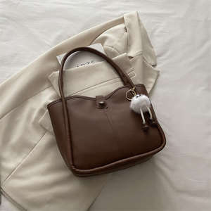 กระเป๋าถือทรงถัง PU สำหรับผู้หญิง ดีไซน์ทันสมัย หรูหรา สไตล์เรโทร เหมาะสำหรับฤดูหนาว สะพายไหล่หรือถือก็ได้ บุด้วยโพลีเอสเตอร์ - Product Image 3