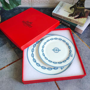 Vente flash : Ensemble de 2 assiettes en porcelaine blanches et bleues de style nordique de luxe pour restaurant, avec boîte cadeau - Product Image 2