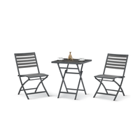 Meubles d'extérieur en gros, ensemble table et 2+1 chaises en plastique imitation bois résistant aux intempéries, mobilier de jardin de haute qualité pour patio et cour.
