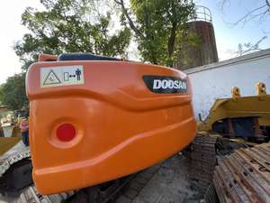 Excavadoras sobre orugas usadas Doosan DX140 140LC-9C Horas de funcionamiento bajas Estado superior Doosan Dx225 Dx300 Certificación EPA y CE - Product Image 2