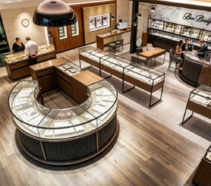 Design d'intérieur de bijouterie de luxe en crème et or, solution de vente au détail clé en main avec comptoir d'exposition en forme d'anneau - Product Image 4