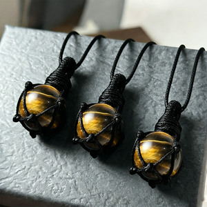Vente en gros de pendentifs en œil de tigre jaune tissé, petits, élégants, bijoux bohèmes, adaptés à la Saint-Valentin, pour hommes et femmes - Product Image 6