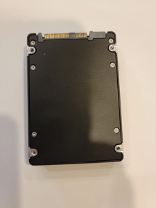MZILG1T9HCJR-00A07 PM1653 Enterprise SAS SSD 1.92TB ขนาด 2.5 นิ้ว ความเร็ว 24Gb/s สำหรับใช้งานกับเซิร์ฟเวอร์และเดสก์ท็อป - Product Image 3