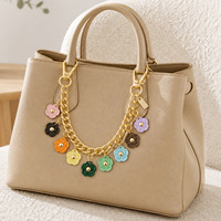 En gros, Pendentif de sac en chaîne métallique avec breloque fleur colorée, maillon doré, accessoire de sac à main, sangle décorative, bijou porte-clés