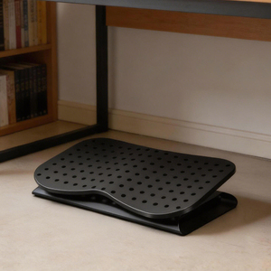 Reposapiés Ergonómico Ajustable de 6 Niveles - Diseño con Orificios de Ventilación, Reposapiés Bajo Escritorio, Material PP Duradero, Ideal para Uso en Oficina - Product Image 3