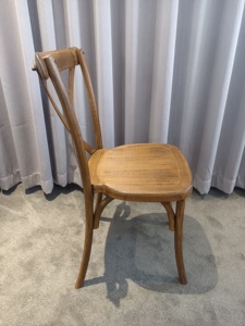 Chaise empilable de dos croisé de grain en bois naturel pour l'hôtel de mariage de partie d'événements - Product Image 2