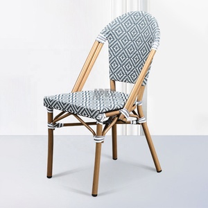 Chaise de bistrot française d'extérieur en <span class=keywords><strong>aluminium</strong></span> et bambou tissé à la main avec finition imprimée pour <span class=keywords><strong>cuisine</strong></span>, véranda, jardin - Product Image 2