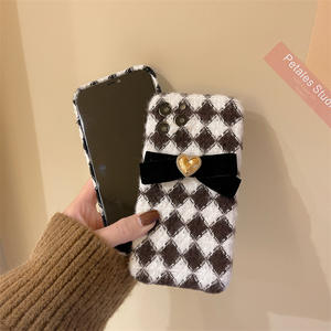 Coque de téléphone en peluche Argyle vintage avec nœud en <span class=keywords><strong>velours</strong></span> et cœur doré, housse élégante et chic pour iPhone 16/15/14/13 Pro Max - Product Image 5
