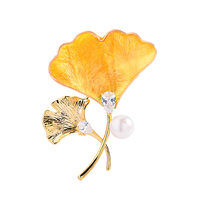 Broche en gros pour femmes, motif feuille de ginkgo en velours, fleur en cuivre et zircon, bijou de poitrine avec perle d'eau douce