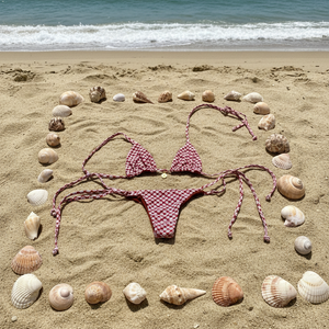 Costume da bagno due pezzi con stampa retrò a cerchi, design personalizzato, top a triangolo con allacciatura al collo e slip a perizoma con laccetti laterali, dettagli dorati - Product Image 1