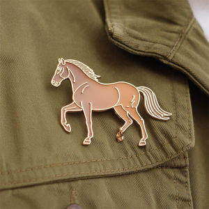Épingle de revers de cheval Bronco en métal émaillé souple personnalisé de conception libre du fabricant décoration de vêtements - Product Image 2