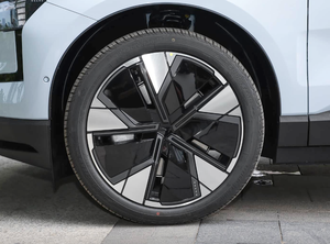 Premium compatto elettrico SUV Volvos EX30 CrossCountry Dual-Motor quattro ruote motrici ad alte prestazioni edizione Ultra - Product Image 6