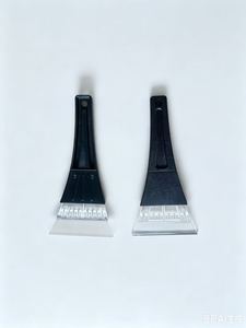 Grattoir à glace en forme de griffe d'ours pour pare-brise et fenêtres (5050) - Product Image 2