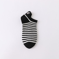 Chaussettes de bateau de dessin animé rayées brodées de vache noire et blanche