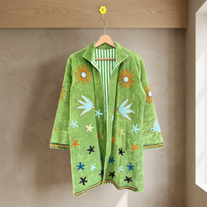 Veste en velours vert brodée avec un motif cœur et un texte d'amour, manches longues, col rabattu, style bohème printemps, mode féminine - Product Image 1