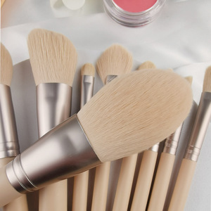 Ensemble de 9 pinceaux de maquillage à manche en bois, poils synthétiques, manche court, pinceaux de contour, de fond de teint et de visage, avec trousse de maquillage - Product Image 2