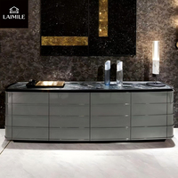 Buffet de luxe moderne avec dessus en marbre naturel, tiroirs incurvés, surface brillante, armoire de rangement pour salle à manger de villa