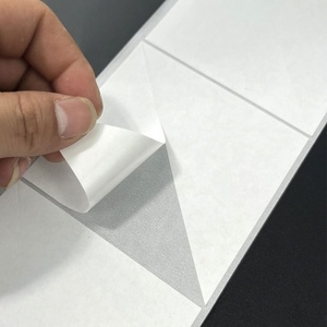 Autocollants triangulaires personnalisés découpés sur mesure pour emballage de boîtes cadeaux, ruban adhésif double face en PET, vente en gros, directement de l'usine OEM - Product Image 5