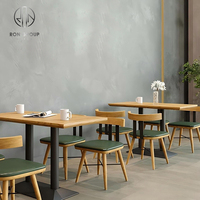 Modernes, individuell anpassbares, umweltfreundliches und langlebiges Restaurant-Möbelset: Holztische für Cafés, grüne Leder-Sitzbänke und passende Holzmöbel