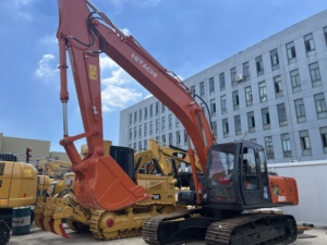 Excavatrice sur chenilles Hitachi ZX220 d'occasion, d'origine japonaise, faible nombre d'heures de fonctionnement, bon état, 22 tonnes, Hitachi ZX220 Digger. - Product Image 3
