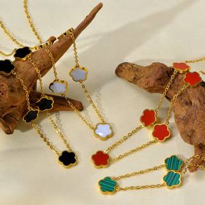 Collar y Pulsera de Trébol de Cuatro Hojas con Doble Diamante de Acero de Titanio y Acero Inoxidable, Cadena de Clavícula Clásica Coreana en Oro de 18 Quilates - Product Image 1