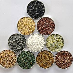 Vente en gros d'usine de gravier rond en pierre naturelle colorée, utilisé pour le pavage de jardins extérieurs. - Product Image 1