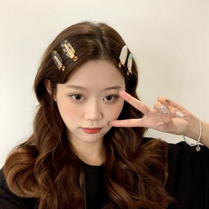 Horquillas de acetato sin rastro de colores nuevos al por mayor, pinza de pelo de PC de aleación de metal plana personalizada a la moda para niñas, tabla de colores - Product Image 2