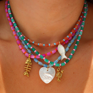 Collana girocollo artigianale personalizzata con perline a forma di cuore in stile bohémien, che mantiene il colore, ispirata a gioielli con perline di riso e conchiglie - Product Image 2