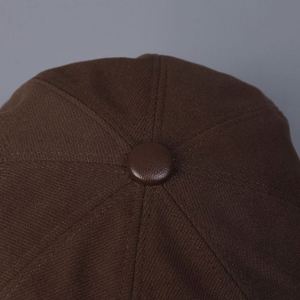 หมวกเบเร่ต์หนัง PU รุ่นใหม่ประจำปี 2025 สำหรับฤดูใบไม้ร่วงและฤดูหนาว สไตล์ยูนิเซ็กส์  ขอบหมวกทำจากผ้าทวิลล์ขัดเงา สไตล์อังกฤษลำลอง หมวกทรงนิวส์บอย - Product Image 4