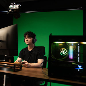 ฉากหลังมอเตอร์ไฟฟ้าแบบดึงลงได้ RAUBAY สีเขียว ขนาด 78.7" x 86.6" แบบพับเก็บได้ ติดผนัง สำหรับงานผลิตเนื้อหาแบบมืออาชีพ - Product Image 5