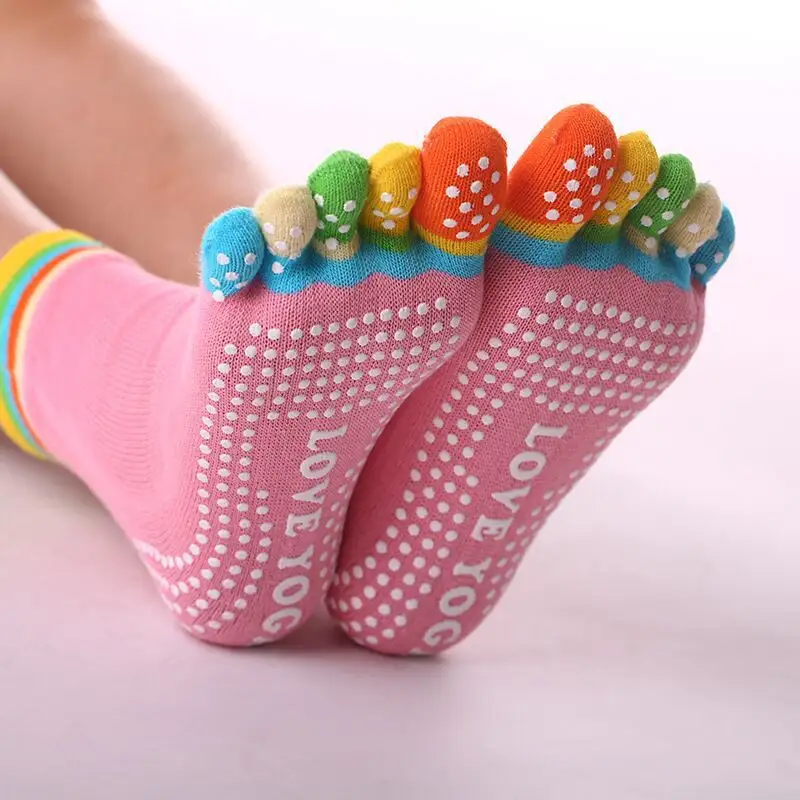 Rutsch feste Yoga-Socken aus Baumwolle für Frauen färben Zehen mit fünf Fingern und 5 Zehen-Yoga-Socken