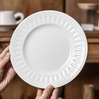 Assiette en céramique blanche pure de style européen, assiette à salade embossée, de qualité alimentaire écologique, pour restaurants occidentaux de luxe