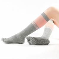 Chaussettes de yoga antidérapantes à cinq doigts avec séparateurs de doigts et grip, chaussettes de compression protectrices pour le Pilates, la barre, la danse et le fitness