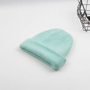 Bonnet tricoté en cachemire et fourrure de lapin angora doux et moelleux pour femme et fille, style décontracté et luxueux, idéal pour l'hiver (vente en gros) - Product Image 5