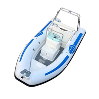 Bateau de pêche en fibre de verre de 430 cm, durable avec collier en Hypalon, maintenant disponible pour les activités de pêche
